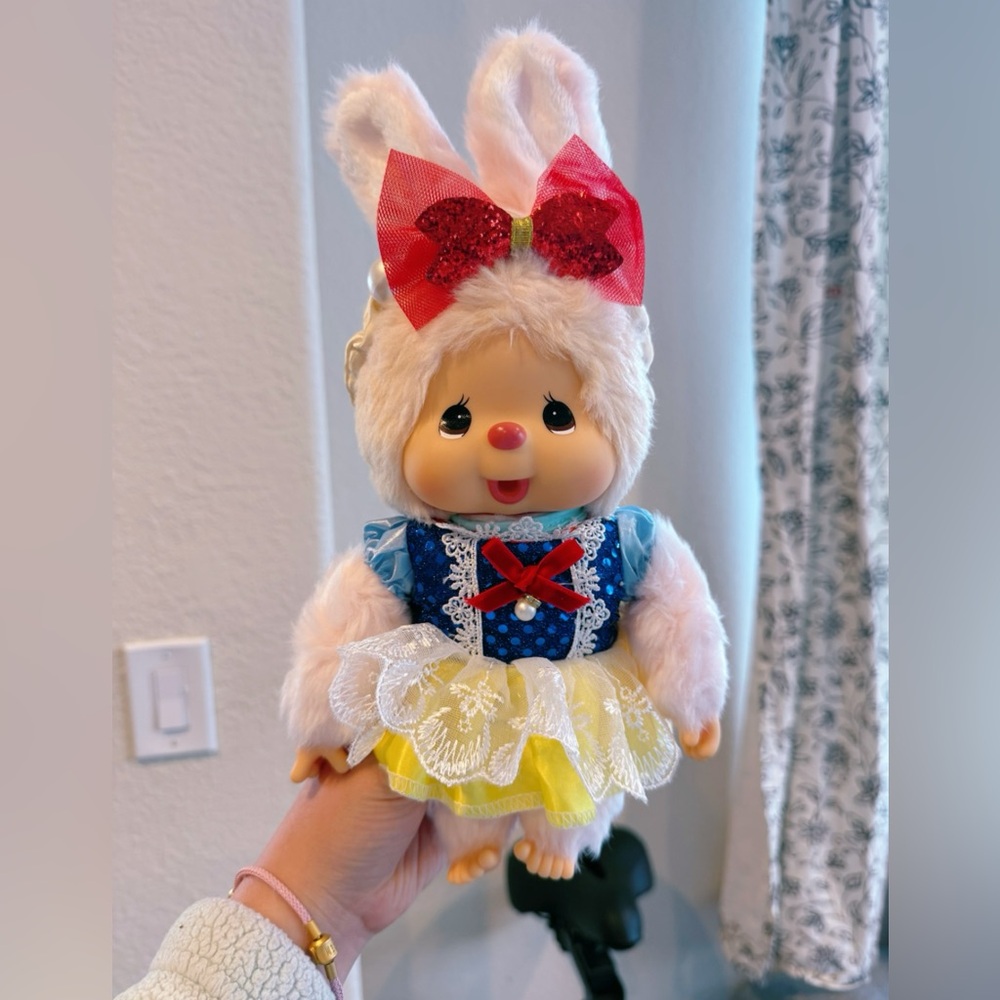 Chimutan medium size doll in Snow White dress